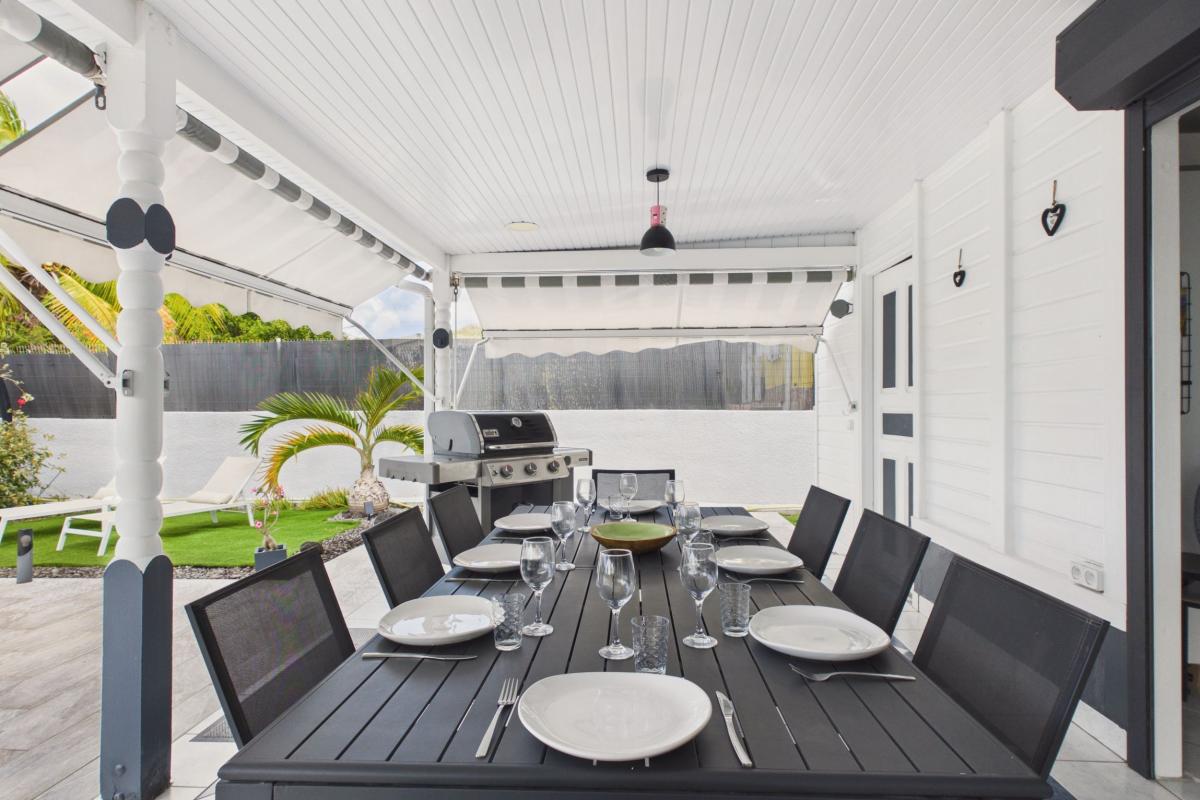 Location villa  au diamant piscine 8 personnes  - table à manger